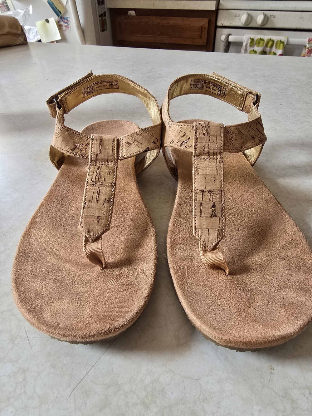 Vionic Women's Tan T-Strap Cork-Style Sandals